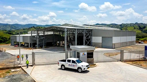 Planta agroindustrial en Valle del Cauca con estructura metálica galvanizada